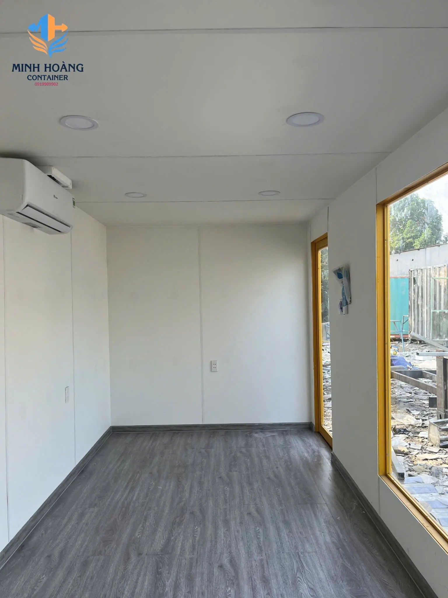 Thiết Kế Nhà Container Chữ L 2x20 Feet Dạng Kính: Tối Ưu Diện Tích, Tích Hợp Ban Công Rộng